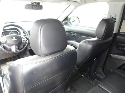 Mitsubishi - Outlander