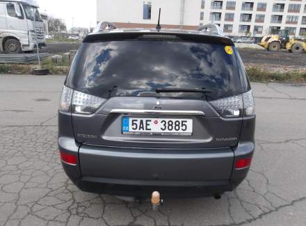 Mitsubishi - Outlander