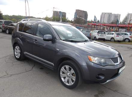 Mitsubishi - Outlander
