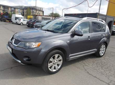 Mitsubishi - Outlander