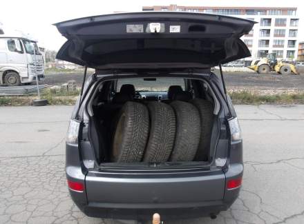 Mitsubishi - Outlander