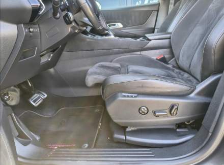 DS Automobiles - DS7 Crossback