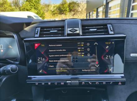 DS Automobiles - DS7 Crossback