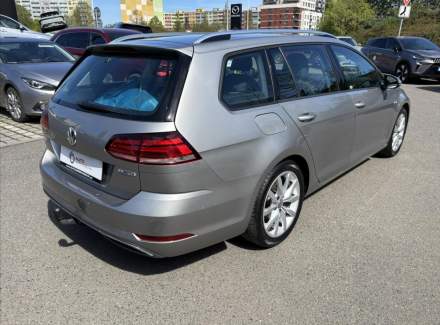 Volkswagen - Golf