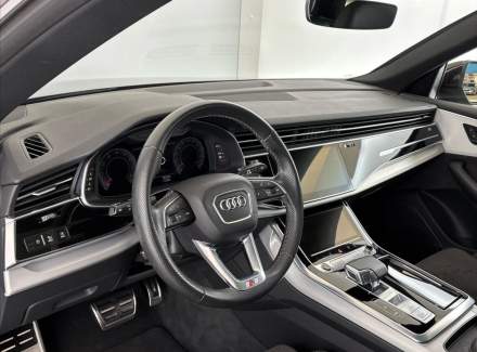 Audi - Q8