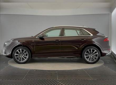 Audi - Q8