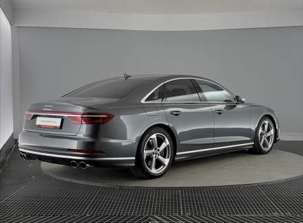 Audi - S8