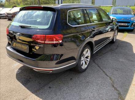 Volkswagen - Passat