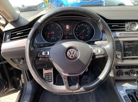 Volkswagen - Passat
