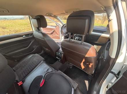 Volkswagen - Passat