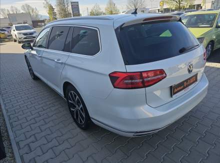 Volkswagen - Passat