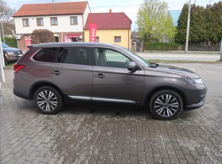 Mitsubishi - Outlander