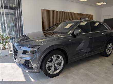 Audi - Q8