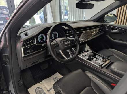 Audi - Q8