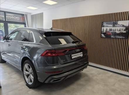 Audi - Q8