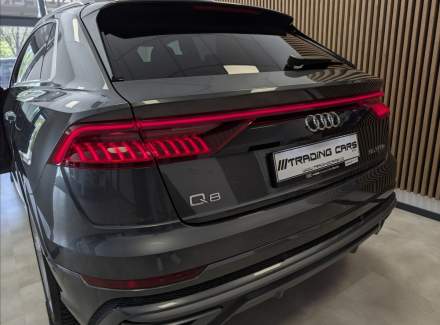 Audi - Q8