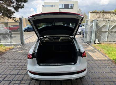Audi - E-tron