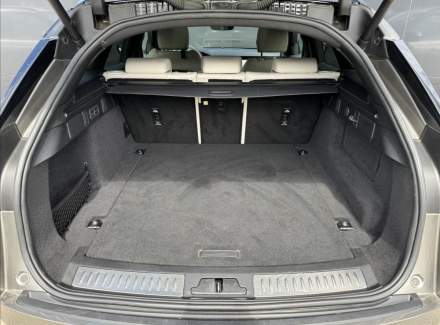 Land Rover - Range Rover Velar