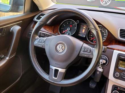 Volkswagen - Passat