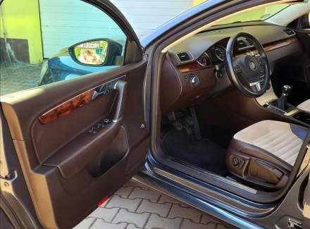 Volkswagen - Passat