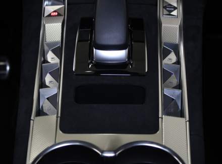 DS Automobiles - DS7 Crossback