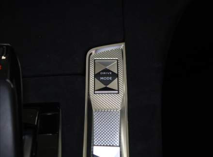 DS Automobiles - DS7 Crossback