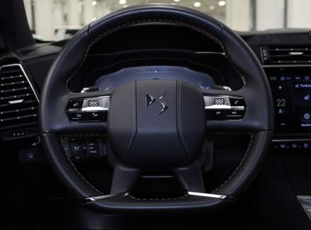 DS Automobiles - DS7 Crossback