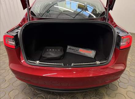 Tesla - Model 3