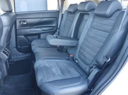 Mitsubishi - Outlander