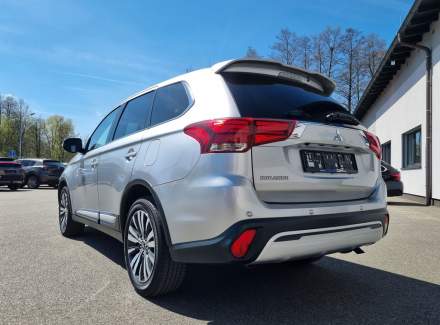 Mitsubishi - Outlander