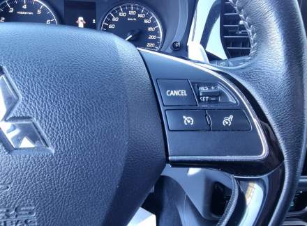 Mitsubishi - Outlander