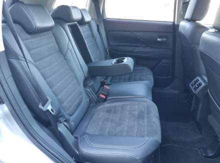 Mitsubishi - Outlander