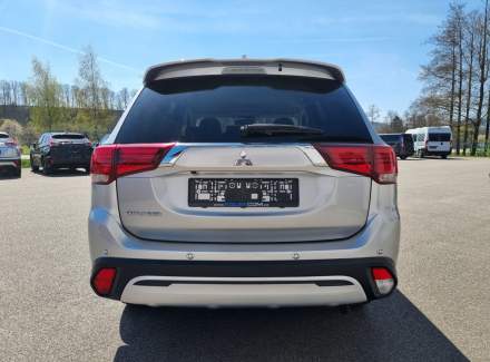 Mitsubishi - Outlander