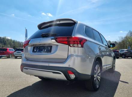 Mitsubishi - Outlander