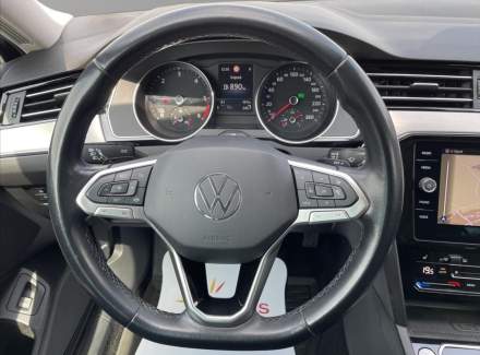 Volkswagen - Passat