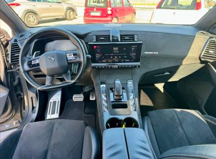 DS Automobiles - DS7 Crossback