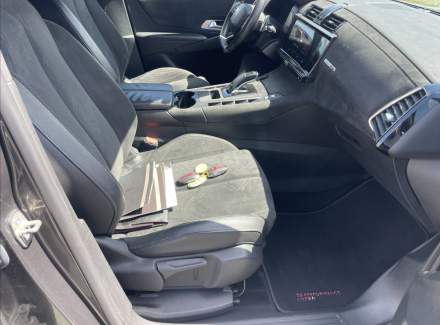 DS Automobiles - DS7 Crossback
