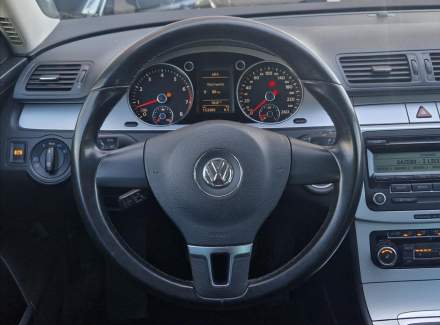 Volkswagen - Passat
