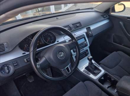 Volkswagen - Passat