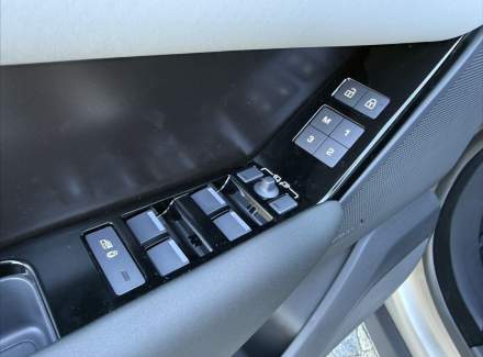 Land Rover - Range Rover Velar