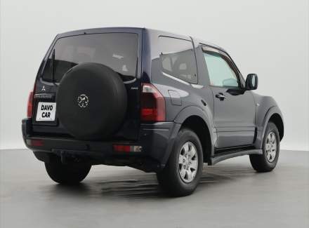 Mitsubishi - Pajero