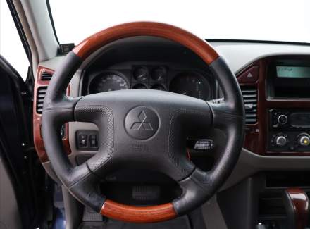 Mitsubishi - Pajero
