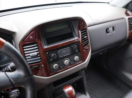 Mitsubishi - Pajero
