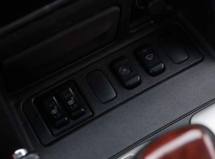 Mitsubishi - Pajero