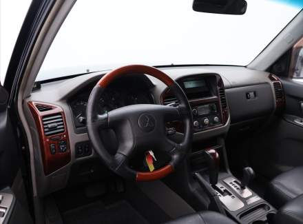 Mitsubishi - Pajero