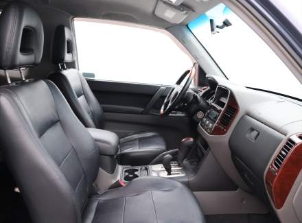 Mitsubishi - Pajero
