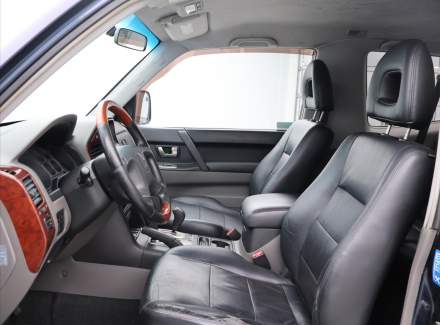 Mitsubishi - Pajero