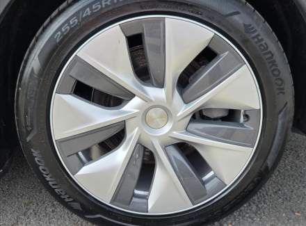 Tesla - Model Y
