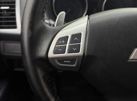 Mitsubishi - Outlander