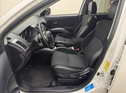 Mitsubishi - Outlander